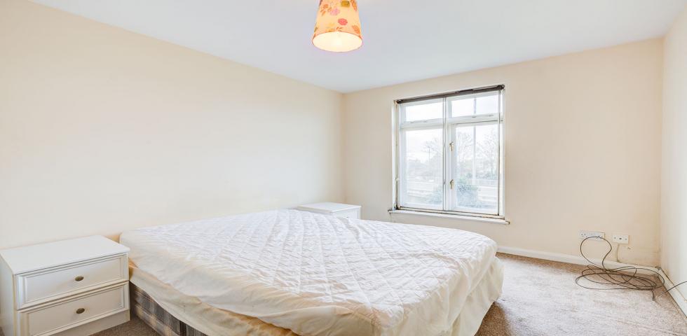 			NO TENANTS ADMINISTRATION FEES , 1 Bedroom, 1 bath, 1 reception Flat			 Swynford Gardens, Hendon Central